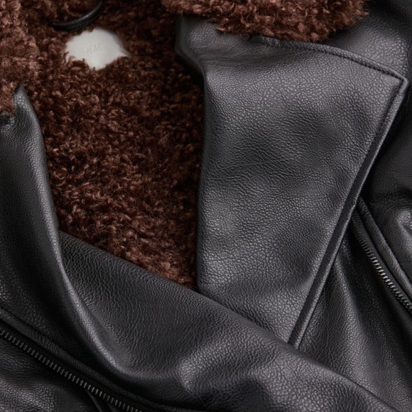 Black Biker jacket with a comfy teddy bear fabric on the inside - Picture 5 of 6